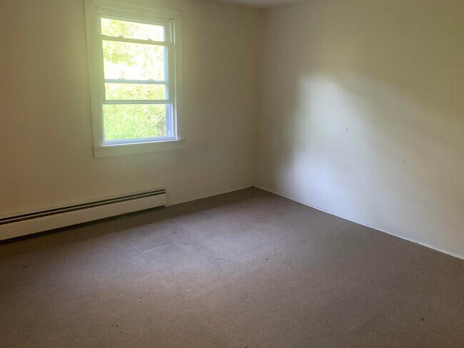 Building Photo - 354 Main St