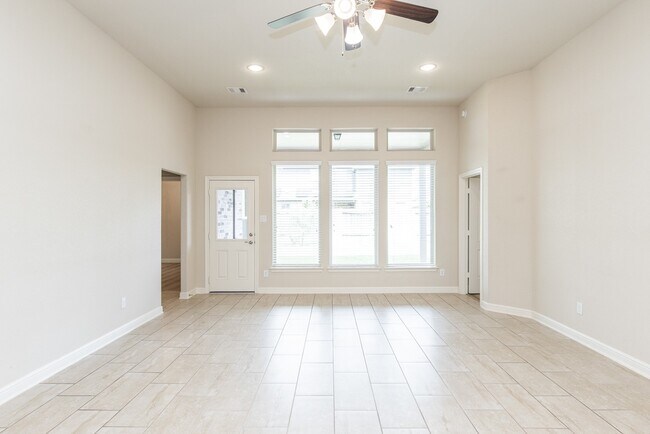 Building Photo - 23818 Hawthorn Dale Ct