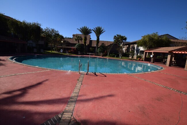 Building Photo - 2 Bedroom, 2 Bath Condo at 4627 Cason Cove...