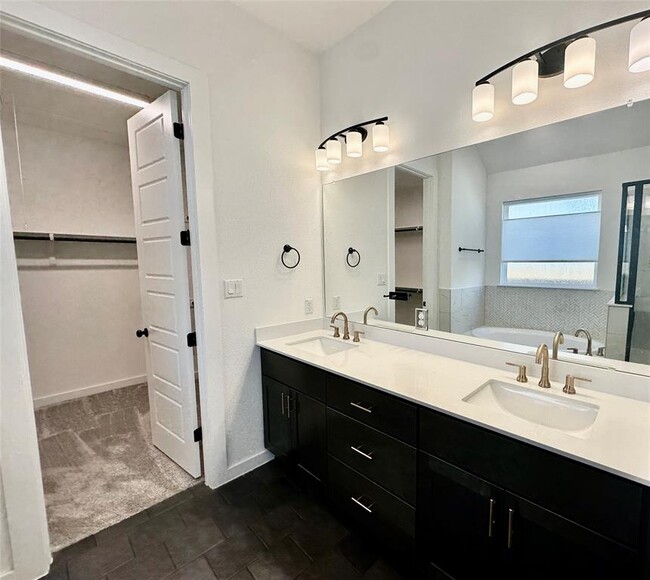 Building Photo - 111 Comfort Maple Ln