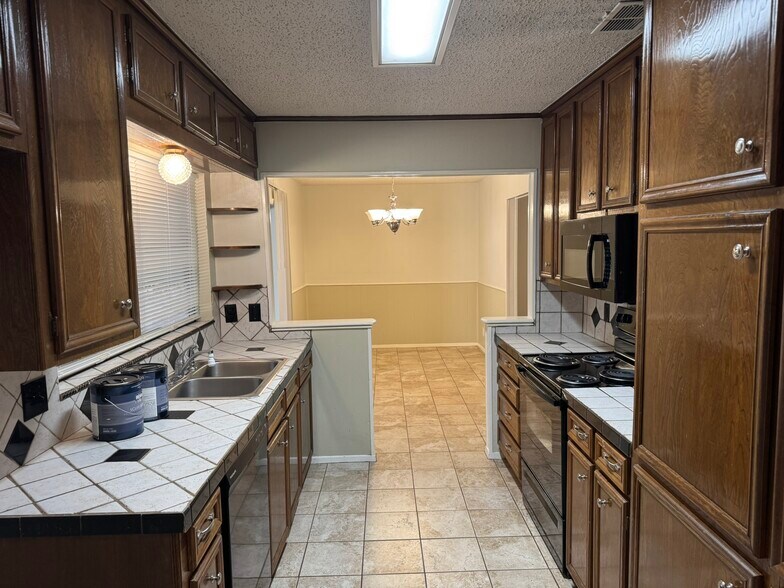 Building Photo - 1524 Timber Creek Dr