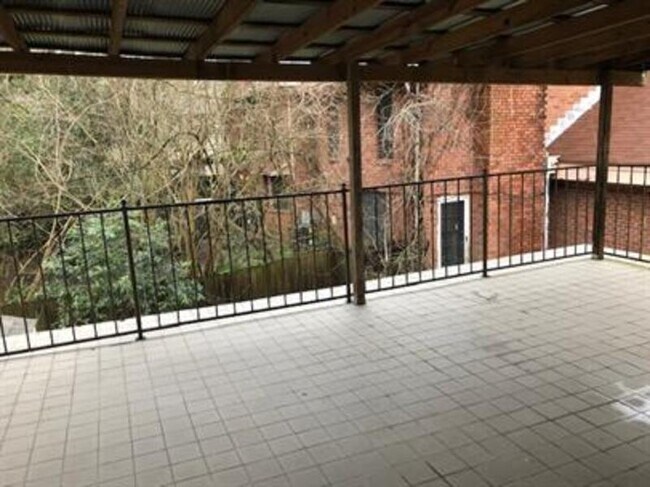 Building Photo - 539 Woodland Hills Pl