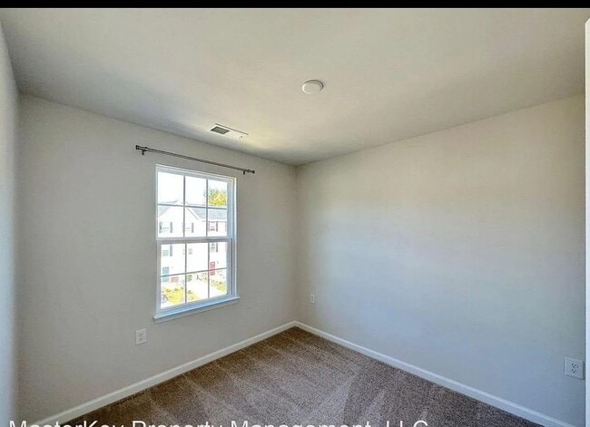 Building Photo - 801 Romeria Dr