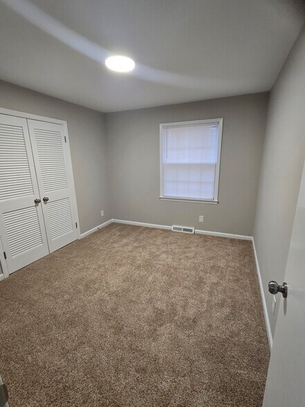 Building Photo - 2218 Lakeland Rd