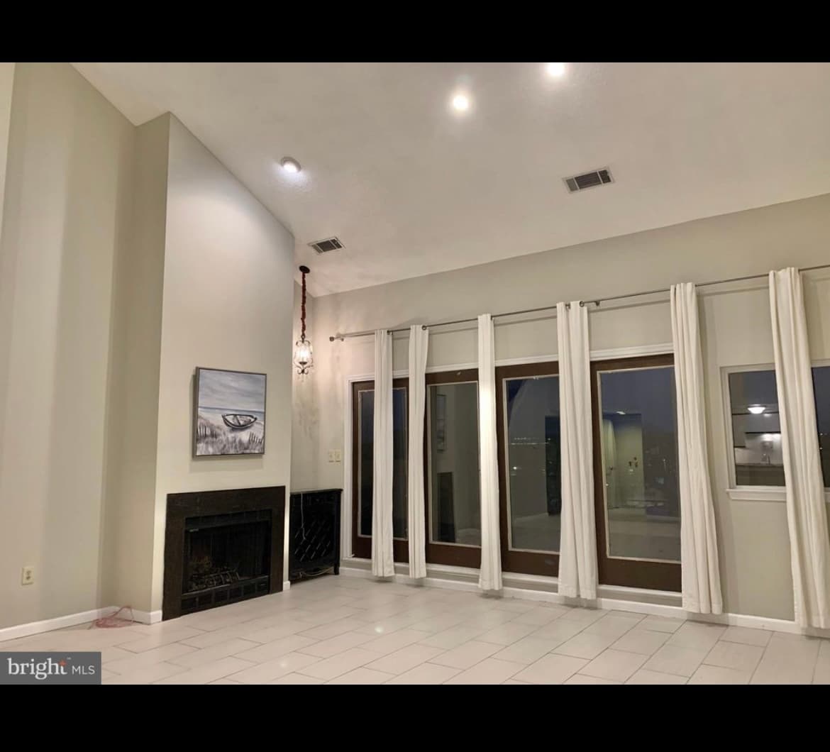 Building Photo - 1040 Deer Ridge Dr