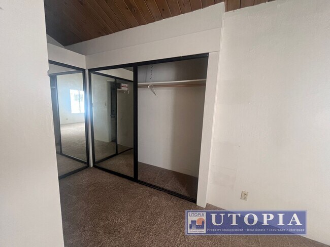 Building Photo - RENT SPECIAL: 50% off 1st months rent if the lease is signed by January 1st! Bright Natural Light...