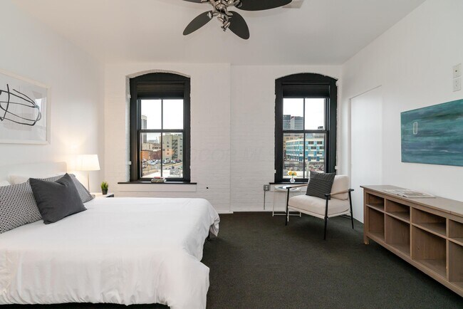 Building Photo - 225 N 4th St