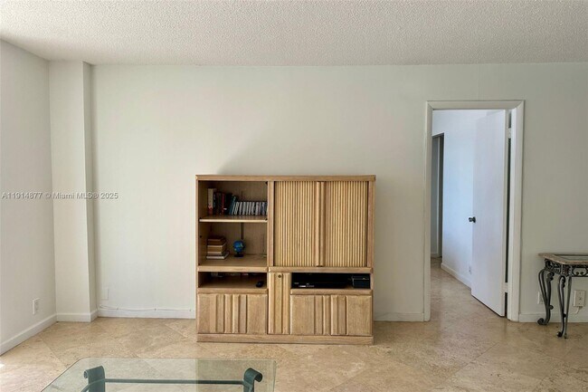 Building Photo - 5 Island Ave