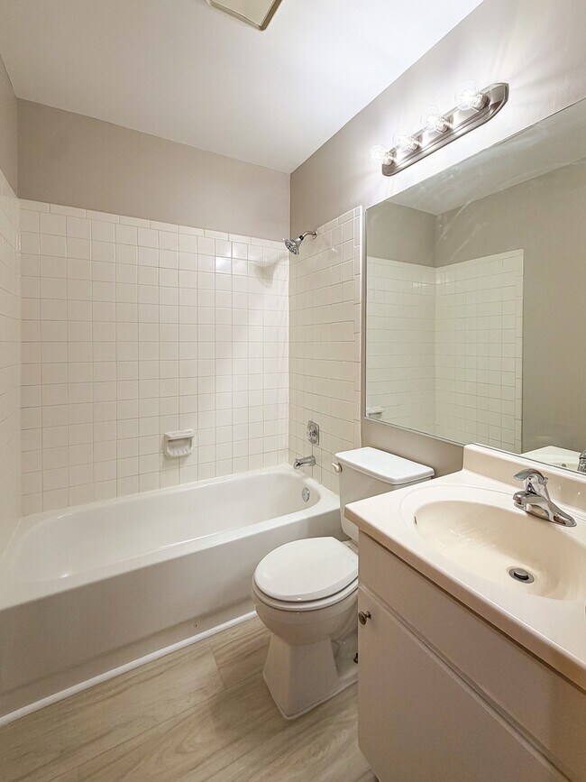Building Photo - 2615 Oakshire Ct