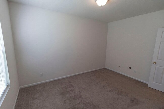 Building Photo - 3324 E St Charles Rd