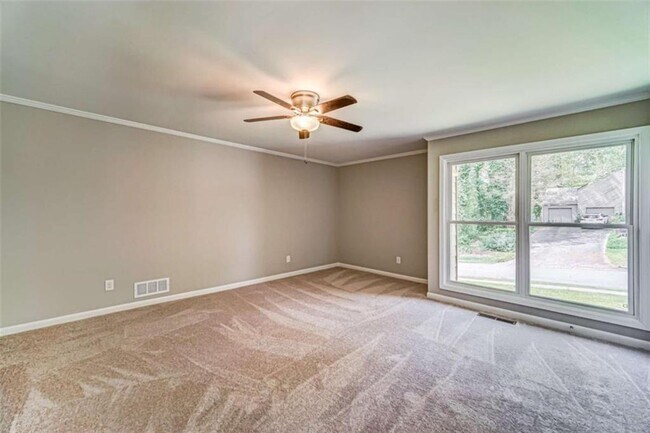 Building Photo - 2218 Woodfern Dr