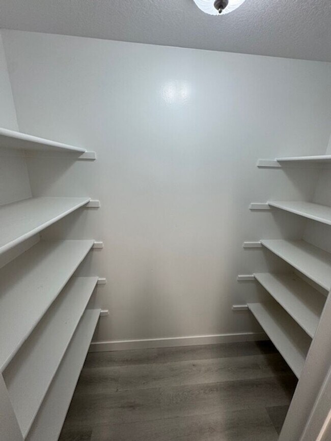 Building Photo - Sunshine & Savings: 2 Weeks Rent Free & $1...