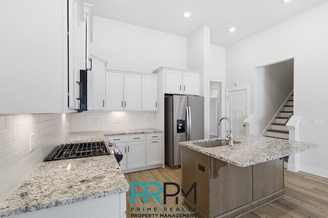 Building Photo - 6 Thornfield Dr