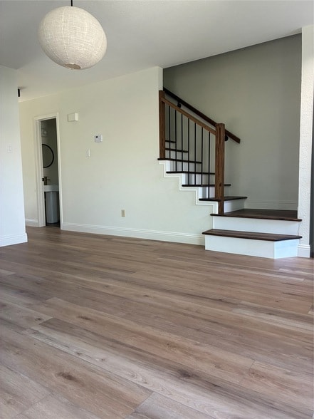 Building Photo - 2101 Mistletoe Ave