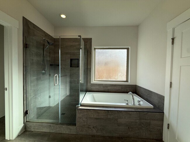 Building Photo - 6124 Cherry Hill Cir