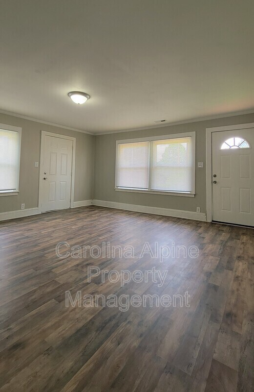 Building Photo - 105 Bingo Ln