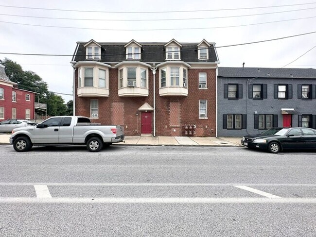 Building Photo - 1 Bedroom, Coin Laundry, Parking-York City SD
