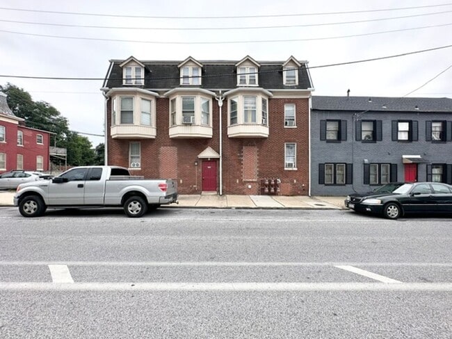 Building Photo - 232 E King St