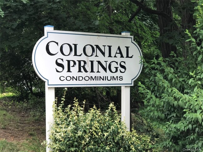 Building Photo - 4 Colonial Rd