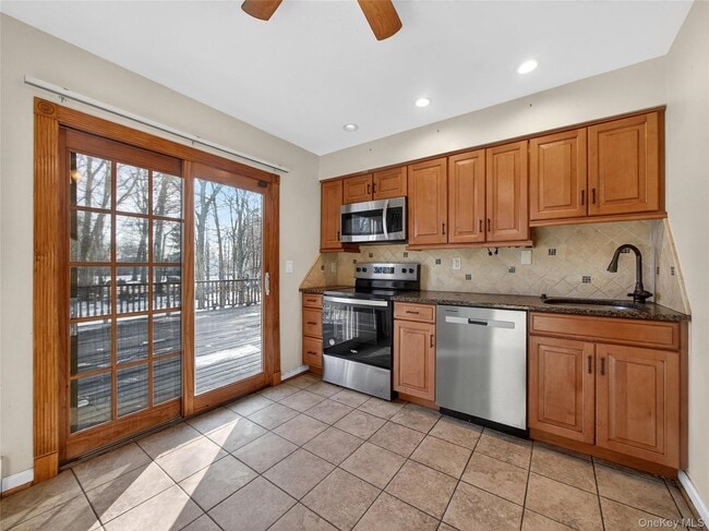 Building Photo - 14 Michele Ct