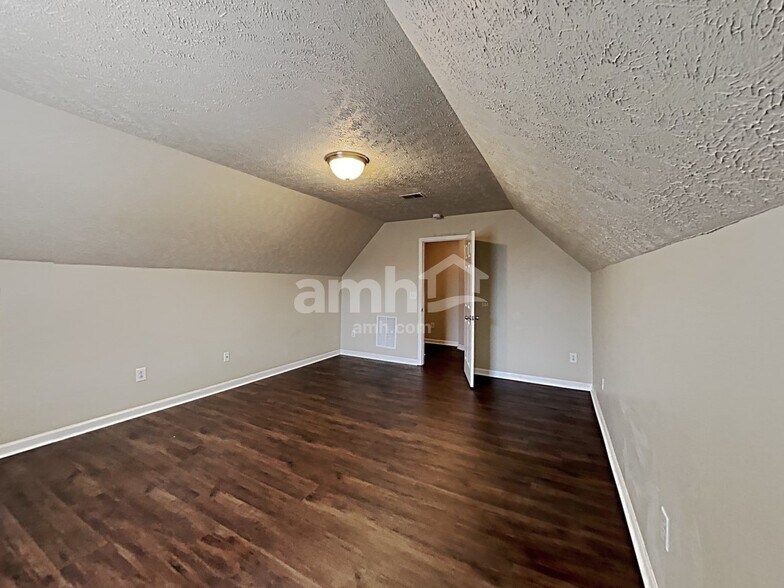 Building Photo - 1411 Carmack Ln