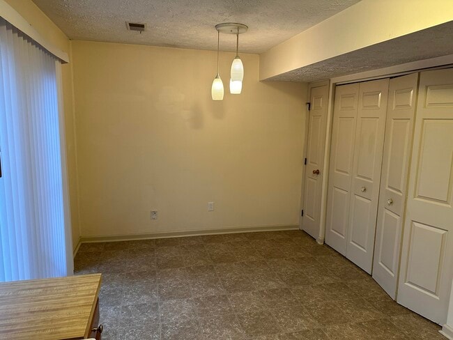 Building Photo - 1104 Collins Ln