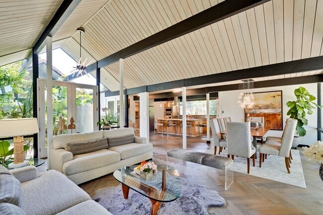 Building Photo - Gorgeous 4 Bed, 2 Bath Eichler in Sunnyvale