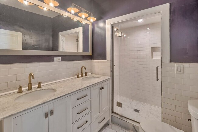Building Photo - Adorable Bungalow in Highly Sought-After C...