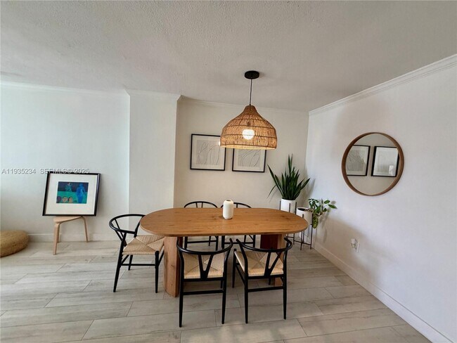 Building Photo - 1450 Brickell Bay Dr