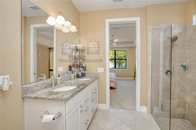 Building Photo - 2600 Sherman Oak Dr