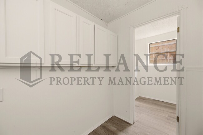 Building Photo - 322 S Jonathan St