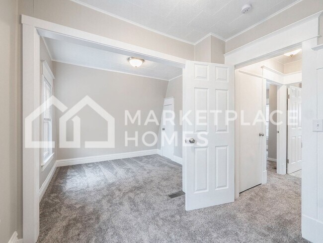 Building Photo - 1105 May St