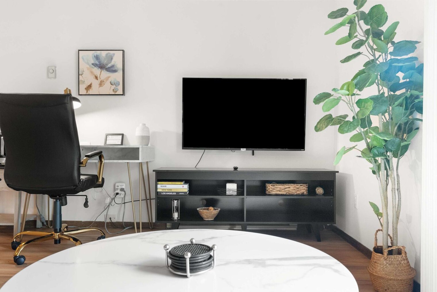 Building Photo - 2601 University Ave