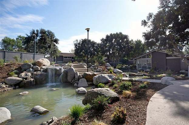 Building Photo - 323 Streamwood-
