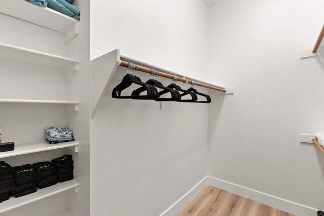 Building Photo - 7157 W Windrose Dr