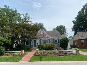 Building Photo - Charming cottage with recently updated kitchen and bath