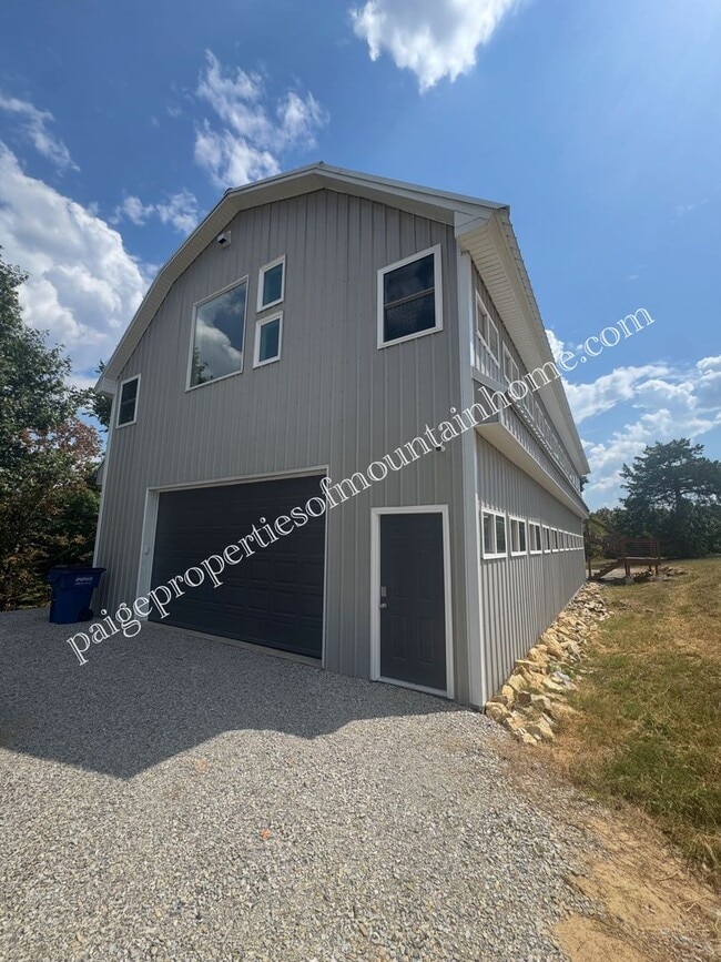 Building Photo - 133 CR 606