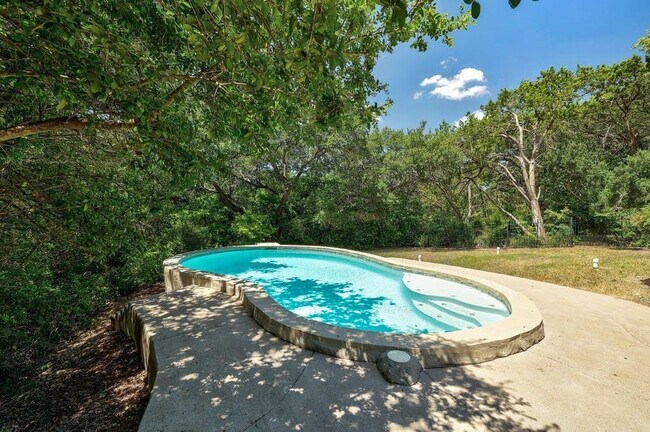 Building Photo - 10408 Double Spur Loop