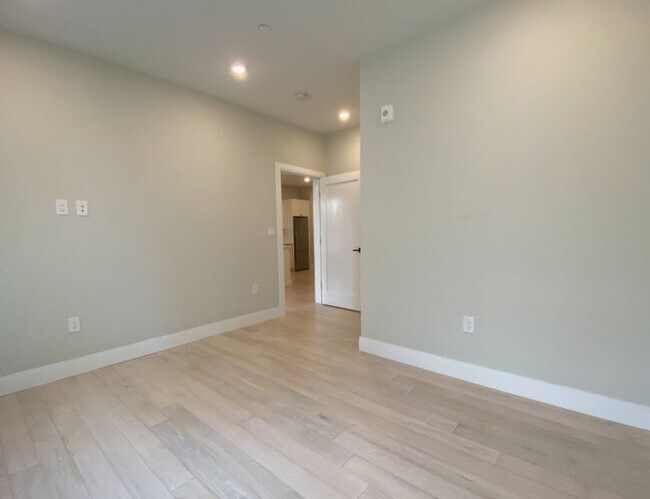 Building Photo - 198 Green St