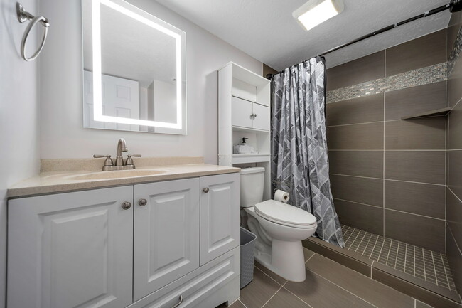 Building Photo - 5763 Ophelia Ln