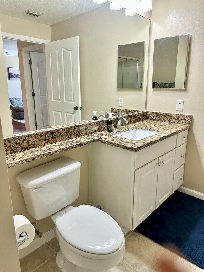 Building Photo - 9901 Baywinds Blvd