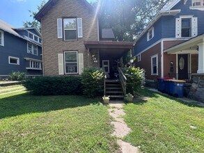 Building Photo - Three Bedroom on the NE Side of GR!