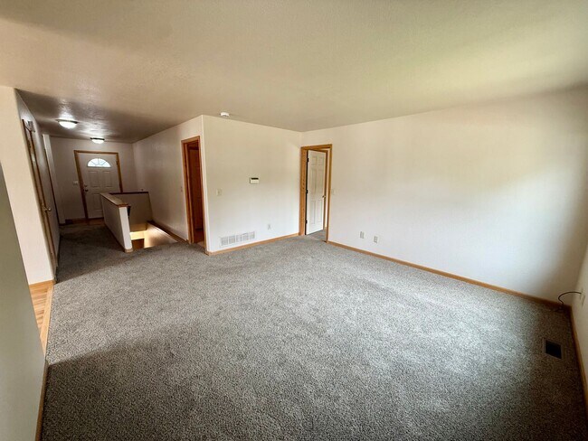 Building Photo - Ranch Style Home Located on Dead-End Street, Easy Access to I-25