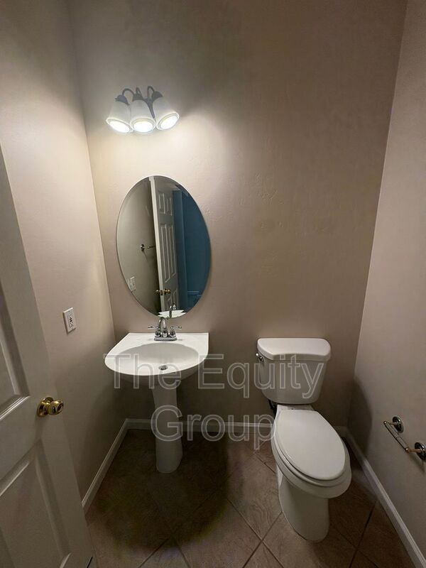 Building Photo - 4911 W Elkhorn Ave