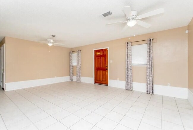 Building Photo - 201 Dixie Dr