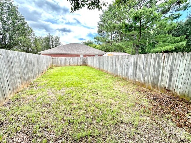 Building Photo - 119 Cresent Circle