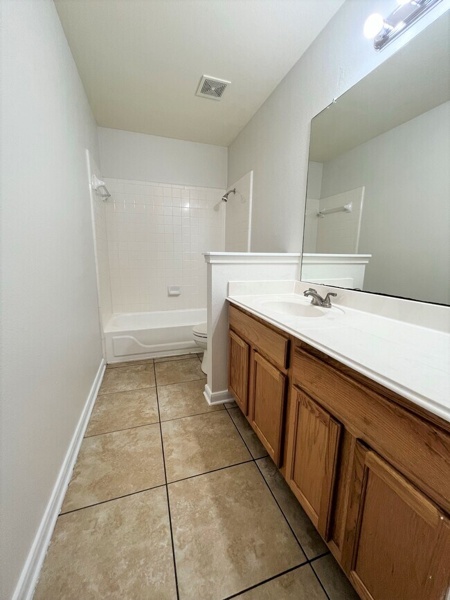 Building Photo - 740 Winborne Way