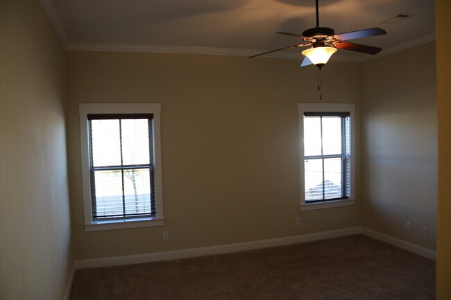 Building Photo - Executive Rental in Cypress Point S/D