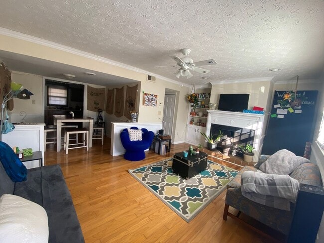 Building Photo - 2 Bed 2.5 Bath Condo