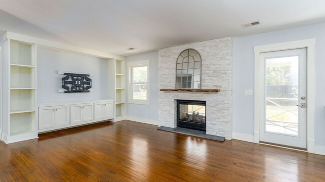 Building Photo - 3 Bedroom 3 Bath House in Parish Place - M...